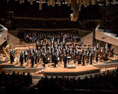 Schoenberg: Concerto for Violin, Verklärte Nacht, Die Jakobsleiter Album Review – A Compelling and Notable Collection